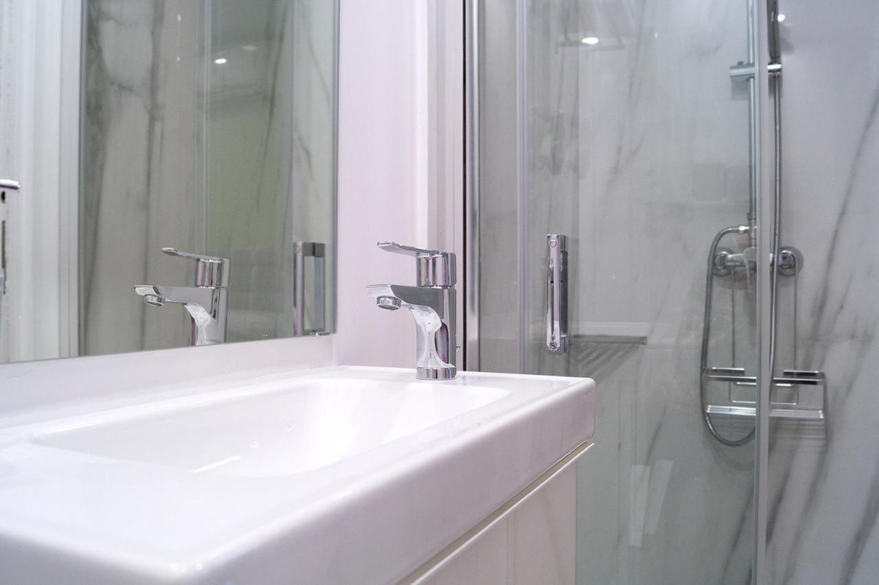Moncloa Room Apartments Madrid Exterior photo